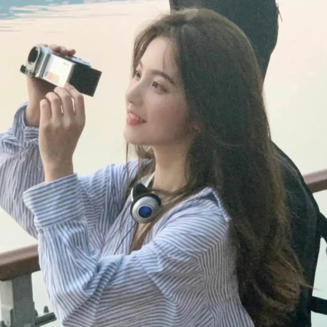 穿成指挥官前妻后被全家团宠